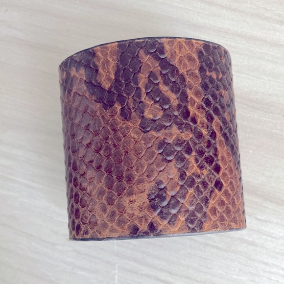 MICHAEL KORS - wide leather bracelet - Picture 4 of 4